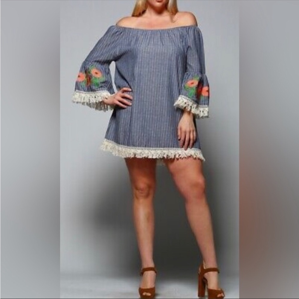 Velzera Chambray Embroidered Floral Tunic Mini Dress Top Medium Size 1X